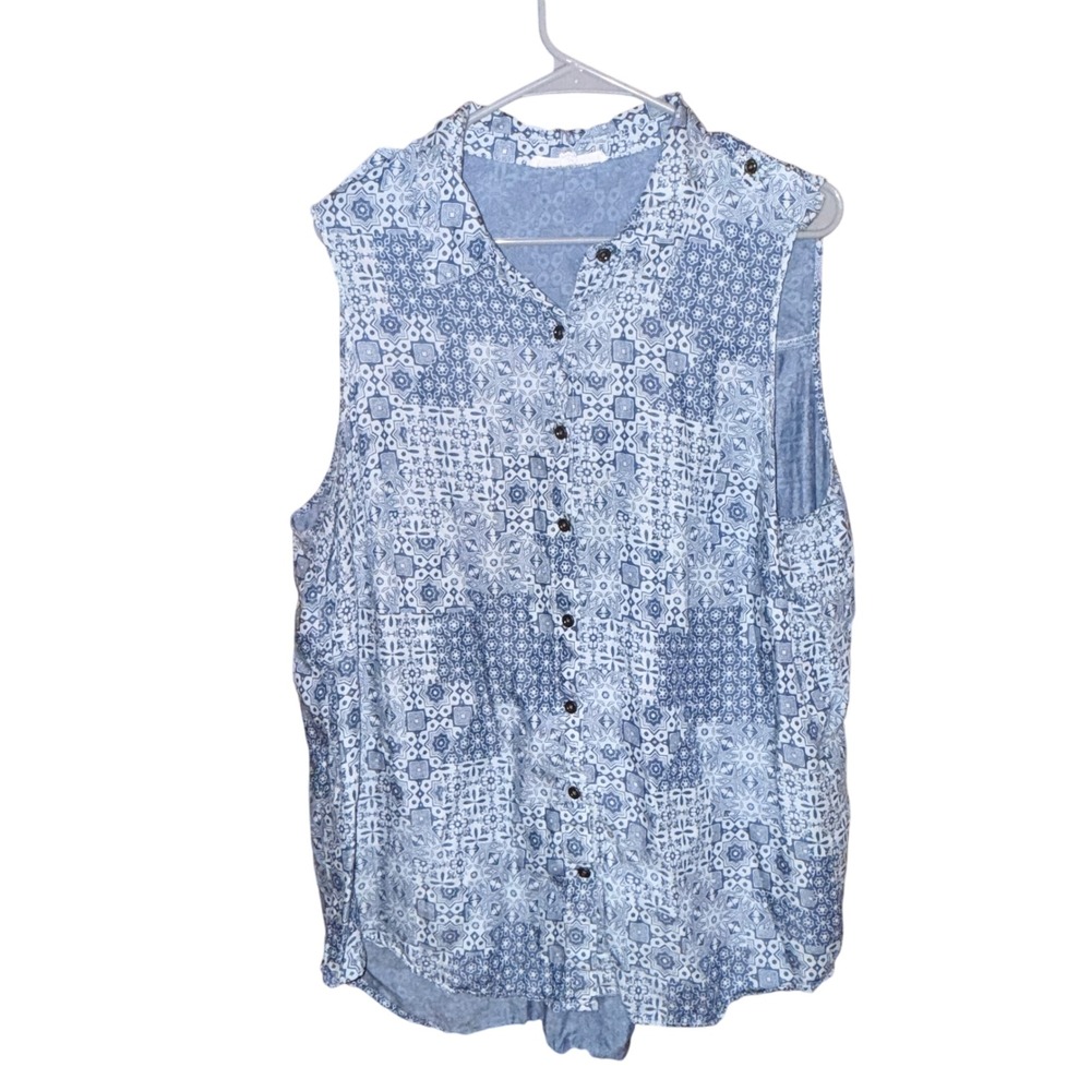 Jane + Delancey Women's 1X Sleeveless Button Up Top Blue White Tile Print
